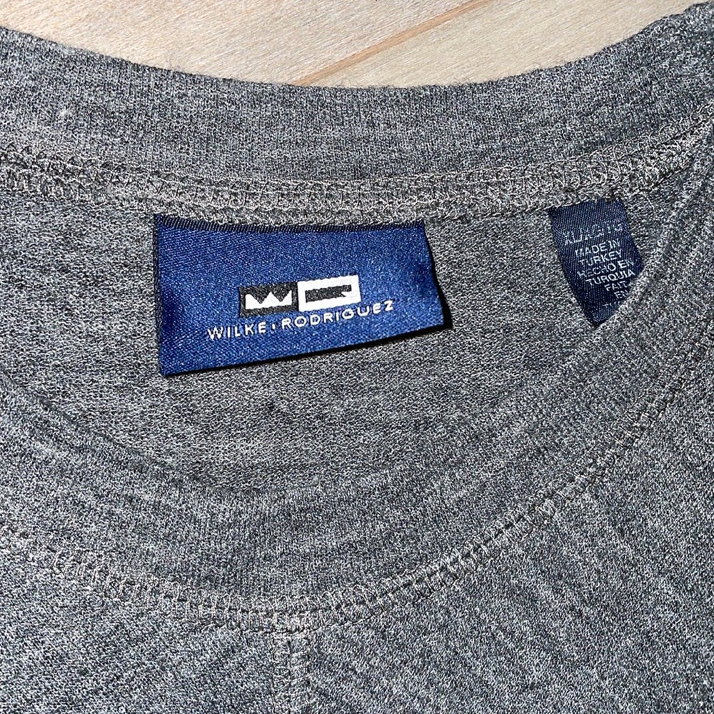 Gray long-sleeved shirt